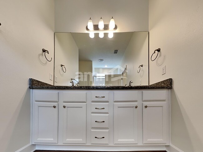 Building Photo - 3067 Creek Village Ln