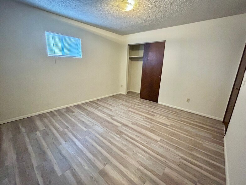 Building Photo - 2606 S Mountain View Dr