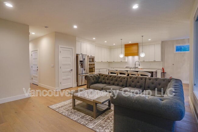 Building Photo - 6604 NE 107th St