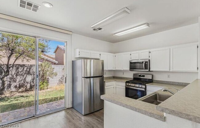 Building Photo - 2520 Bottle Palm Ct