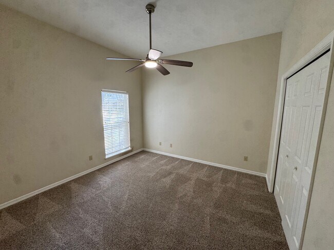 Building Photo - 4404 SW 91st Dr