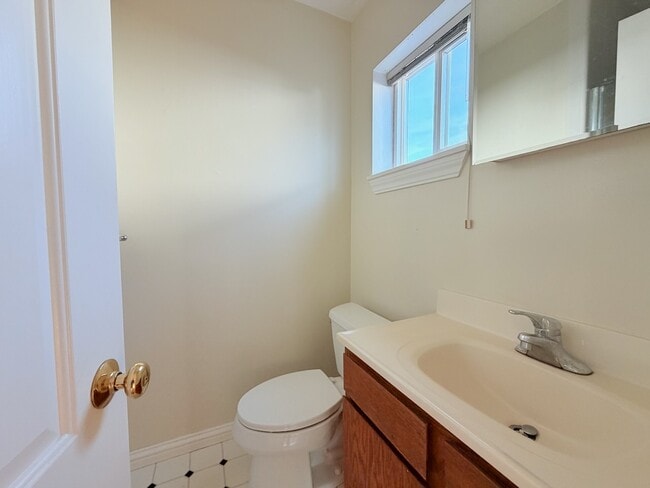 Building Photo - 4766 Elmhurst Dr