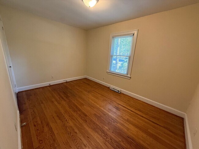 Building Photo - 1300 Dogwood Ln NW
