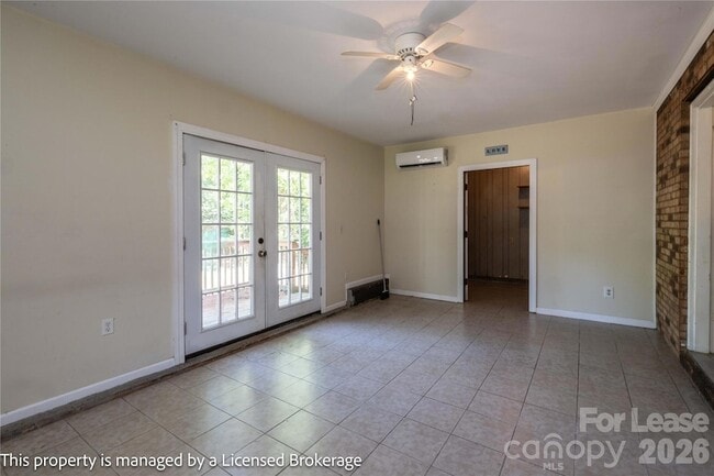 Building Photo - 234 Poplin St