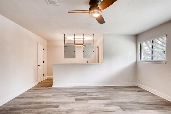 Building Photo - 11401 Oak Knoll Dr
