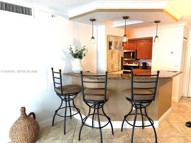 Building Photo - 6917 Collins Ave