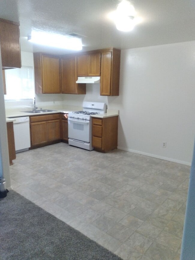 Building Photo - 21411 Golden Hills Blvd