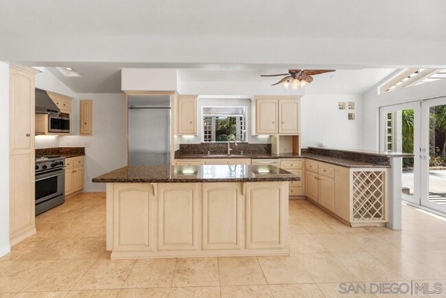 Building Photo - 2841 Cacatua St