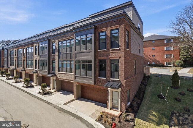 Building Photo - 5358 Zenith Overlook