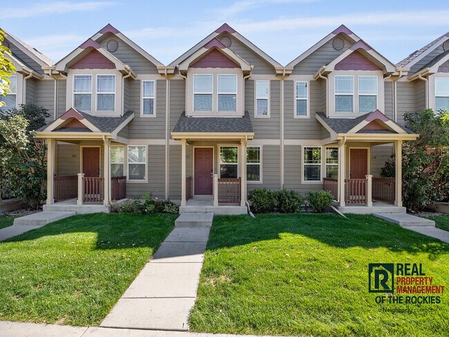 Building Photo - Beautiful 2 Bed 2.5 Bath Townhouse in West...