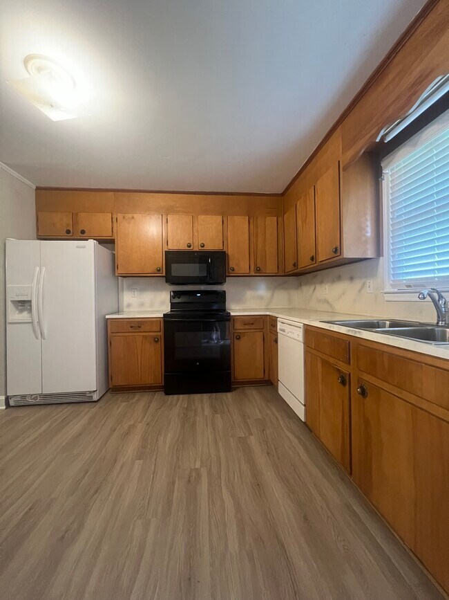 Building Photo - 1715 Bondale Pl