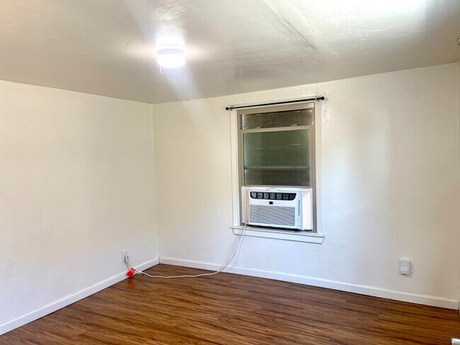 Building Photo - 904 Kaweah St