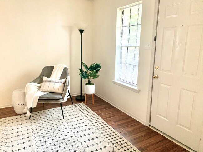Building Photo - 4342 Rue de Belle Maison