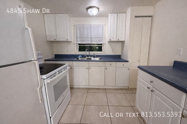 Building Photo - 4845 Shaw Dr