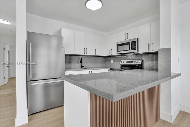 Building Photo - 1960 SW 68th Way