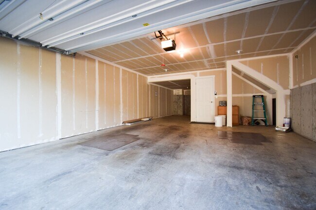 Building Photo - 10735 SW Canterbury Ln