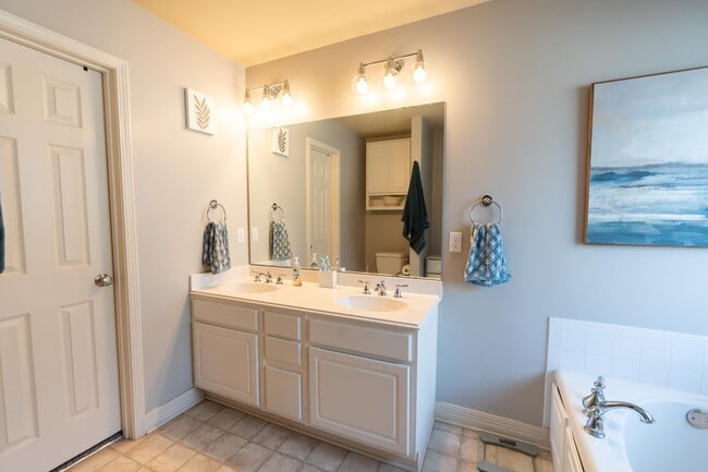 Building Photo - Savannah Place 3/2 House