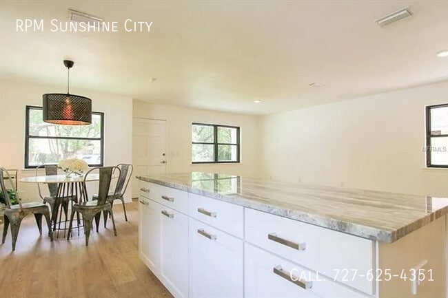 Building Photo - 1301 E Cayuga St