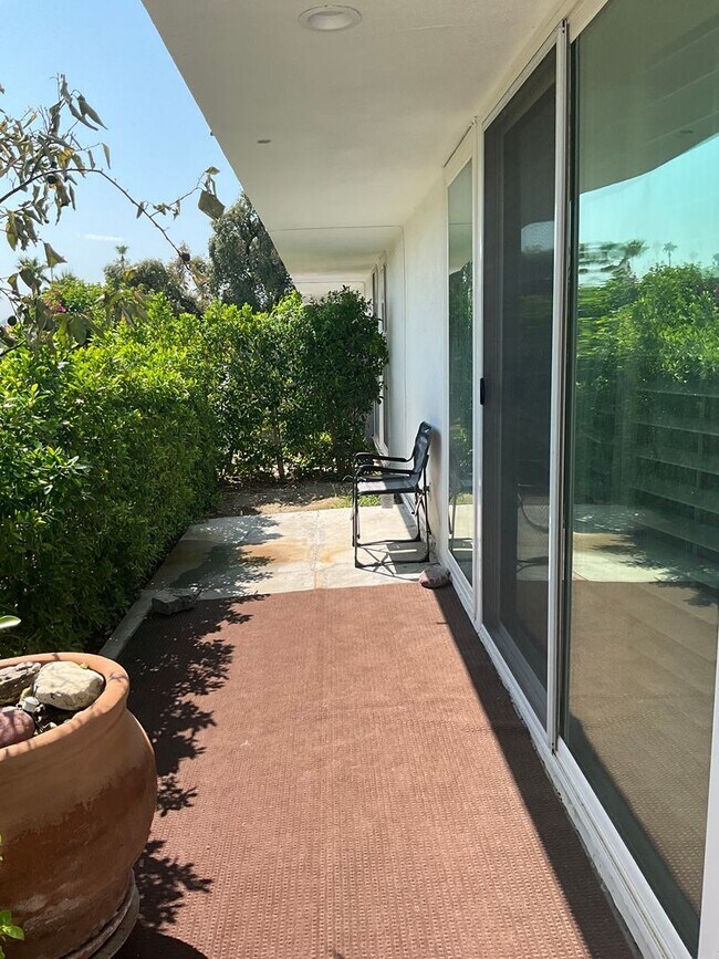 Building Photo - 42415 Rancho Las Palmas Dr