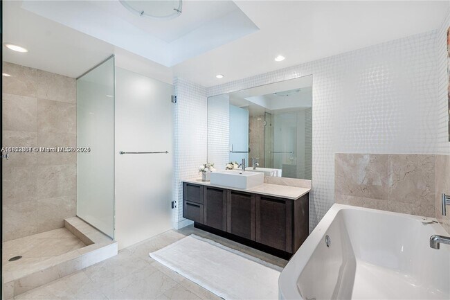 Building Photo - 250 Sunny Isles Blvd