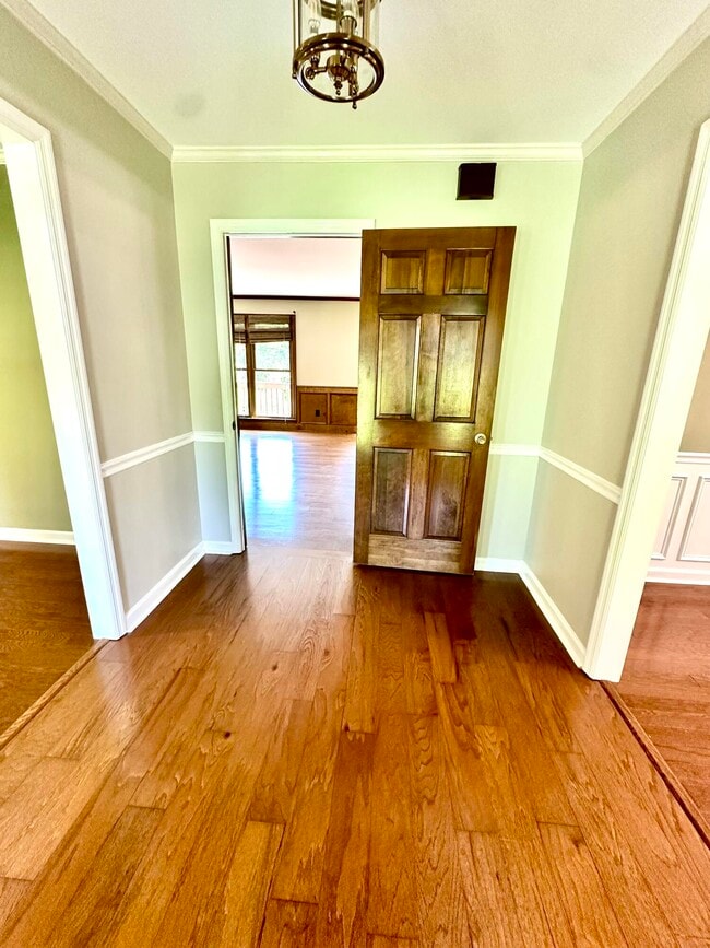 Building Photo - 527 Brandermill Rd