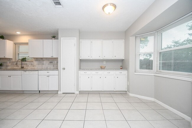 Building Photo - 11839 Blair Meadow Dr