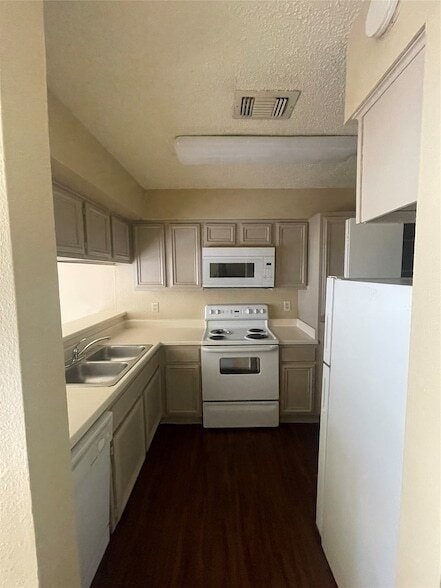 Building Photo - 2216 Millstone Dr