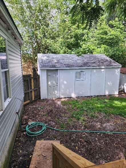 Building Photo - 18 Cavalier Rd