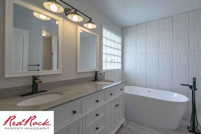 Building Photo - 3 Bedroom Home With 2 Car Garage In St. George