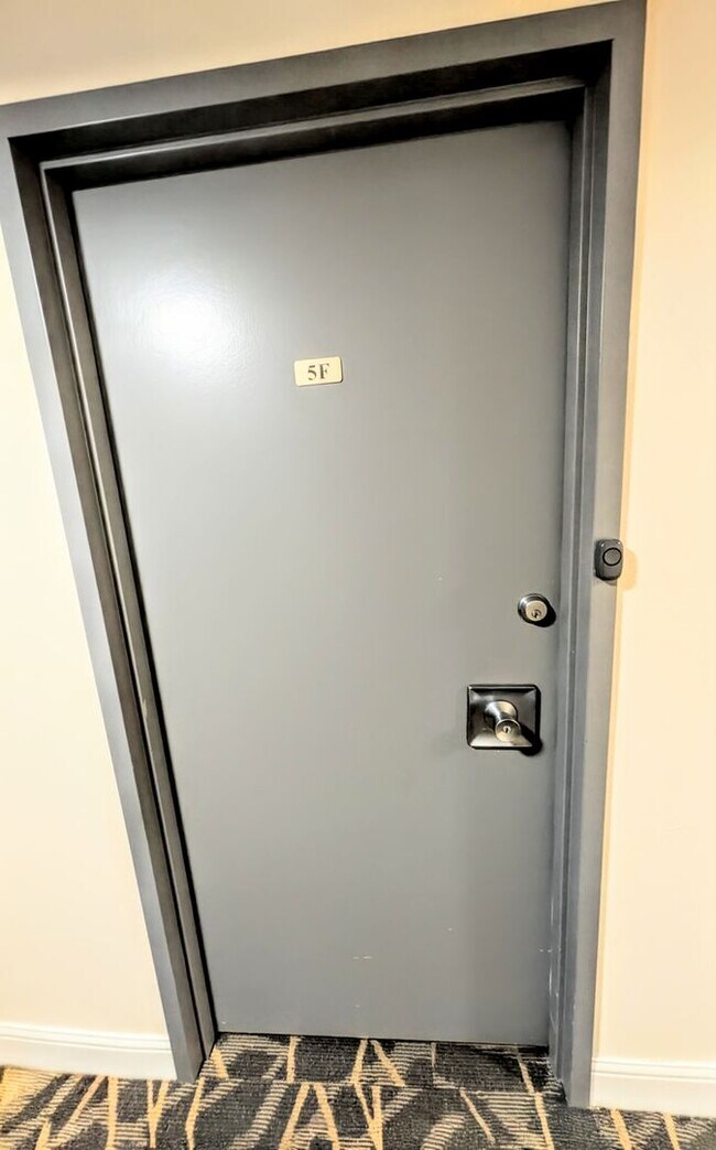 Building Photo - Annual UNfurnished Siesta Key Gulf front 2/2 condo with water views!