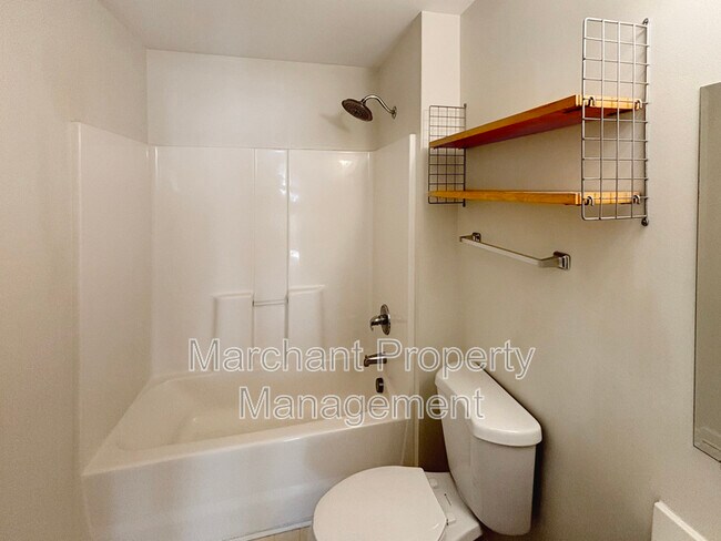 Building Photo - 335 Woodlark St