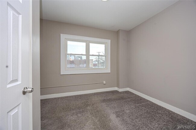 Building Photo - 1204 Niagara St