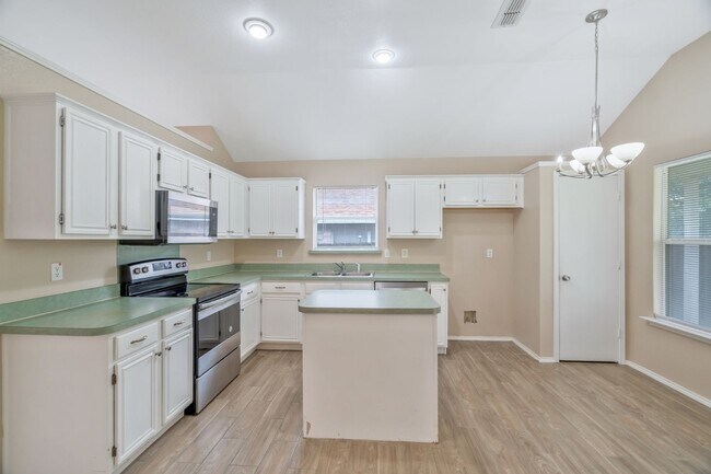 Building Photo - 203 Cain Dr