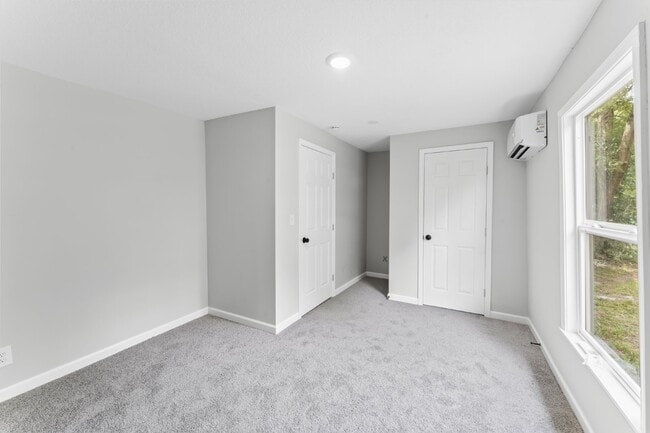 Building Photo - 321 Mill St