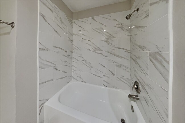 Building Photo - 18 Vista Mill Pl