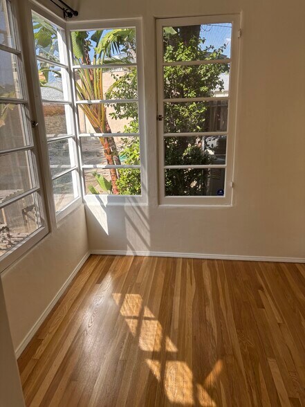 Building Photo - 407 Riverdale Dr