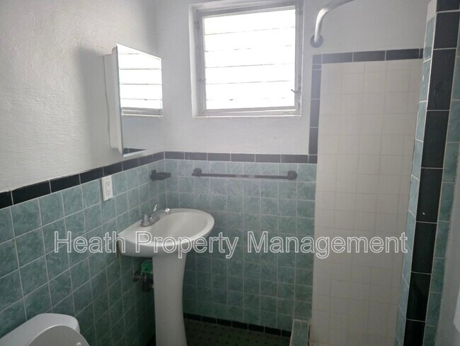 Building Photo - 504 6th Ave NW