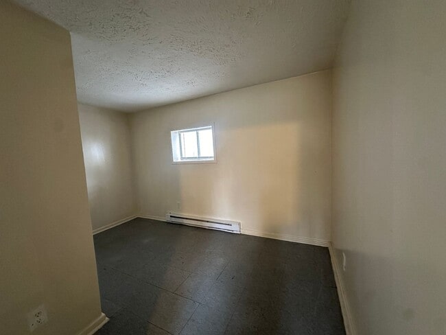 Building Photo - 434 N Kent St