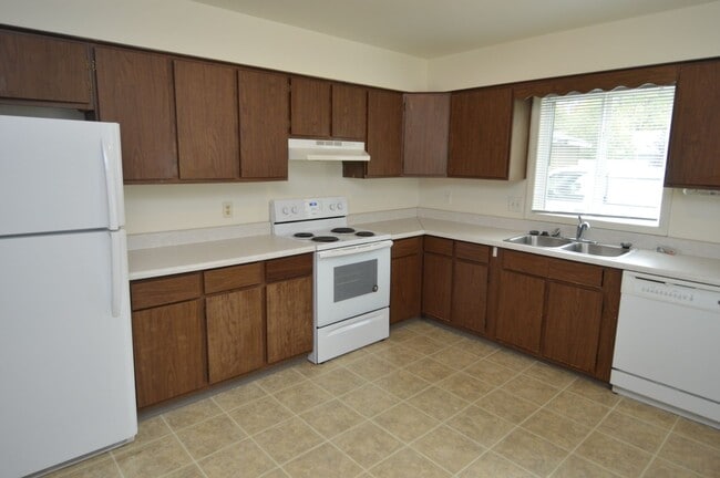 Building Photo - Quiet Side by Side Duplex