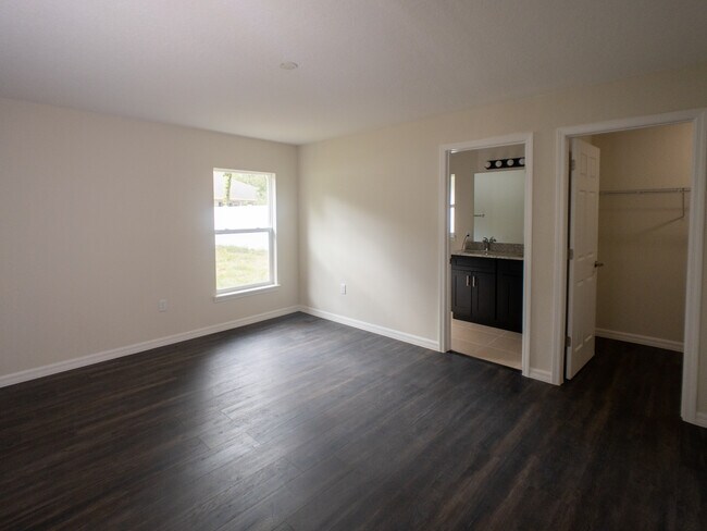 Building Photo - 16560 SW 31st Cir
