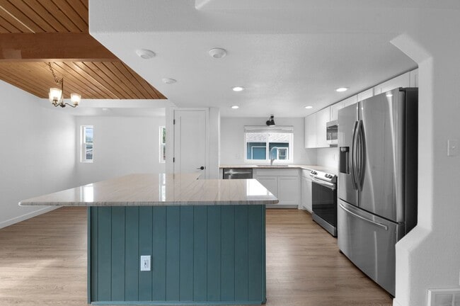 Building Photo - Adorable updated 2bdrm rancher