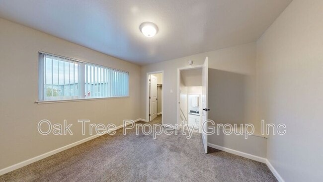 Building Photo - 2377 Downer Ave