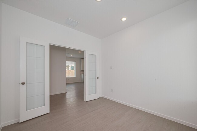 Building Photo - 6743 Iron Clover Dr