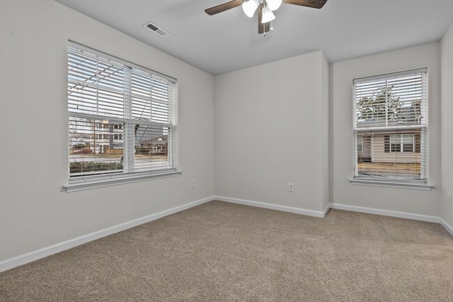 Building Photo - Stylish 3-Bedroom Condo in Virginia Beach.