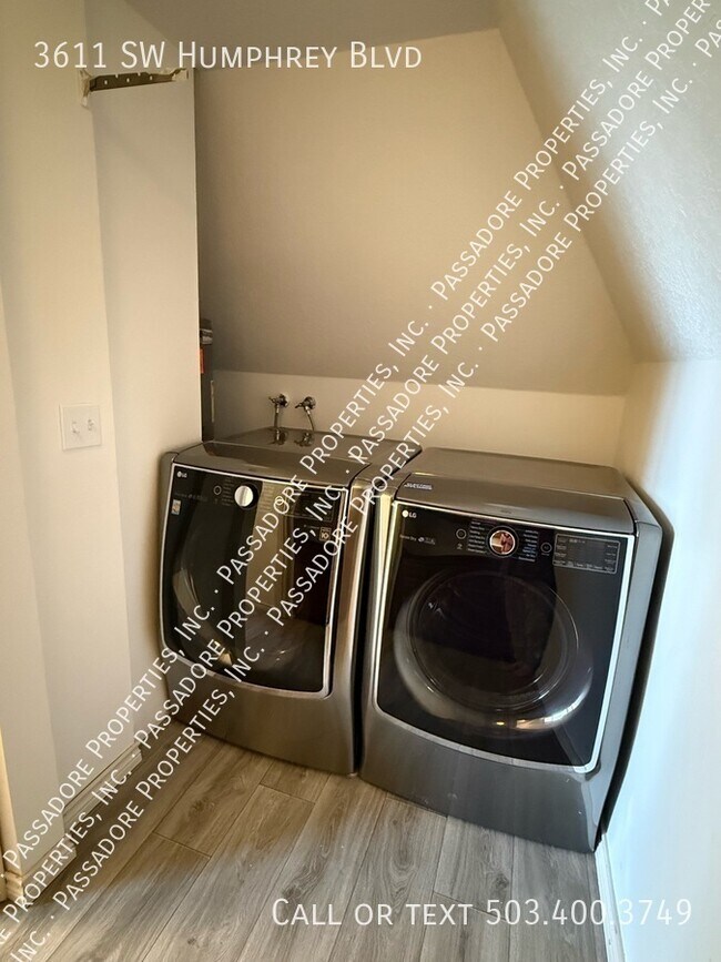 Building Photo - 3611 SW Humphrey Blvd