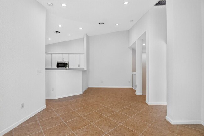 Building Photo - "Charming 2-Bed, 2-Bath Oasis in Riviera Beach – Your Perfect Retreat!"