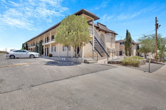 Building Photo - 3300 Hayes Ave