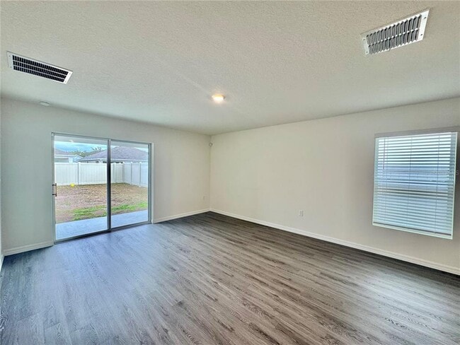 Building Photo - 36015 Sunflower Hl Dr