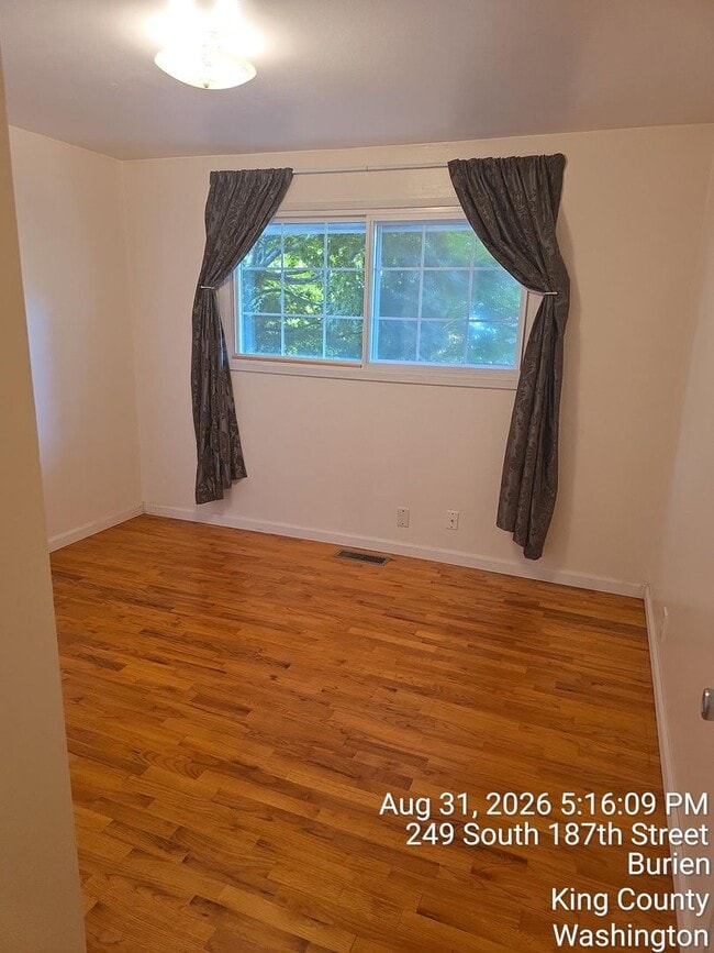 Building Photo - 249 S 187th St