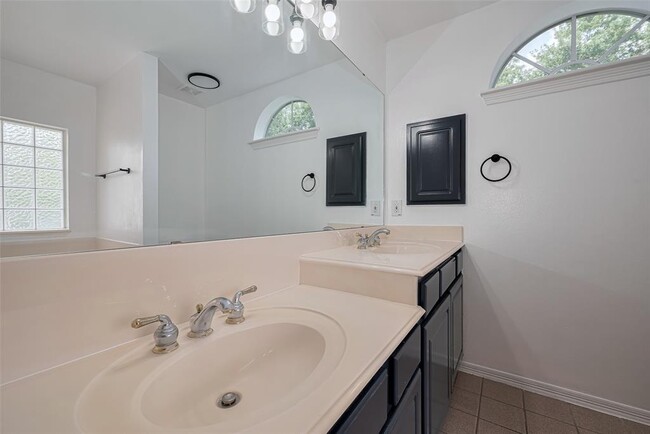 Building Photo - 4160 Greystone Way